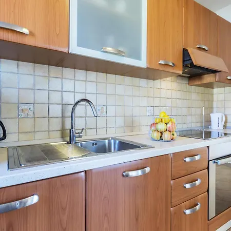 Beautiful In With Kitchen * Pula