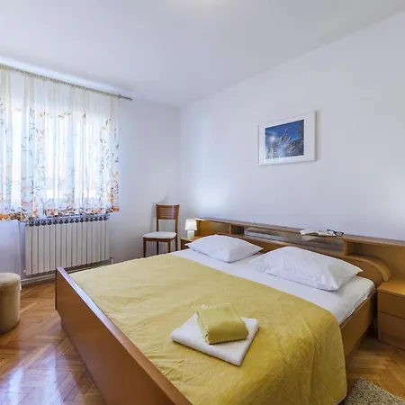 Beautiful In With Kitchen Apartment Pula