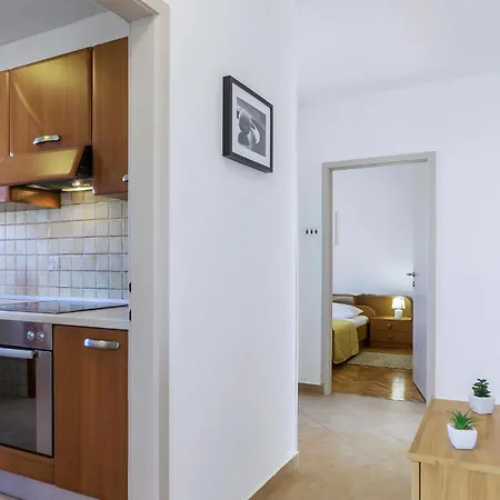 Beautiful In With Kitchen Apartment