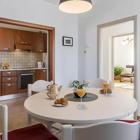 Beautiful In With Kitchen * Pula