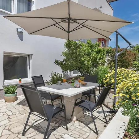 Beautiful In With Kitchen Apartment *