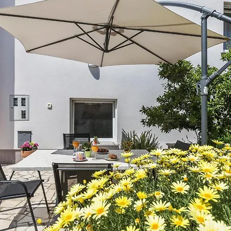 Beautiful In With Kitchen Apartment